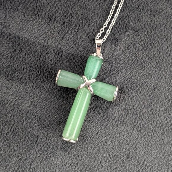 Jade and silver color cross shaped pendant, free chain, unisex women men - Picture 1 of 8